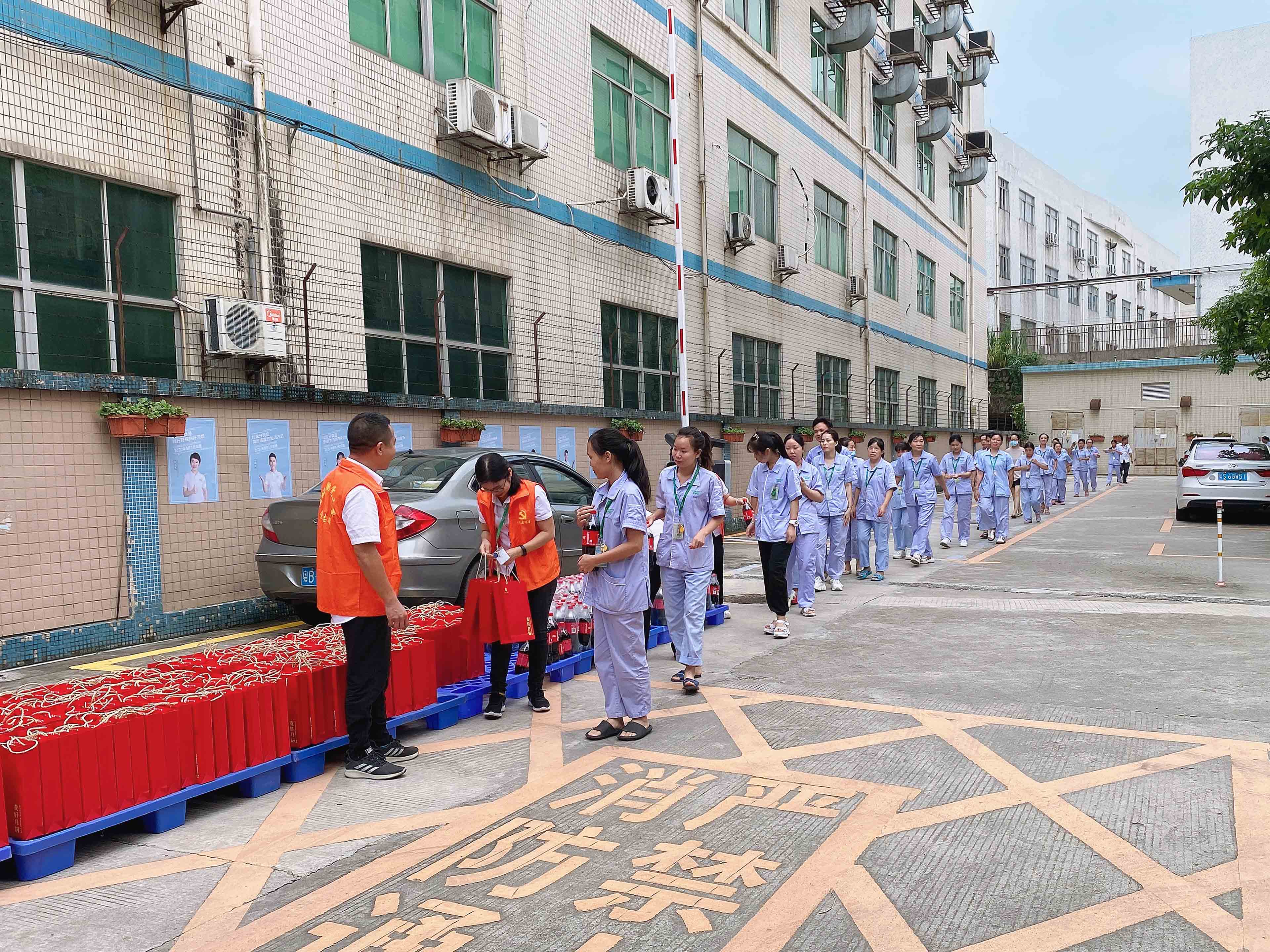 國慶中秋雙節(jié)同慶，雅香麗預(yù)祝大家度過一個(gè)平安祥和、喜慶歡樂的假期！
